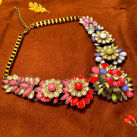 Jewelry - Statement necklace  faux stones no marking